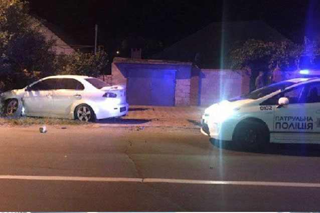 В Мариуполе водитель вылетел с дороги, убегая от полиции