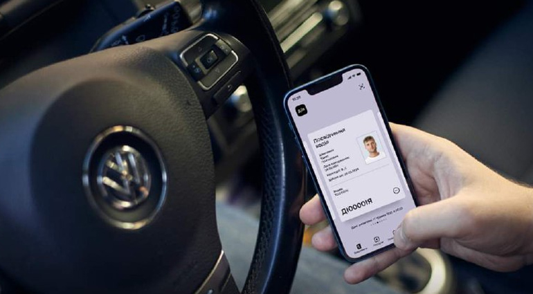 Премьер-министр Украины подписал постановление № 1299, позволяющее использовать только электронное водительское удостоверение