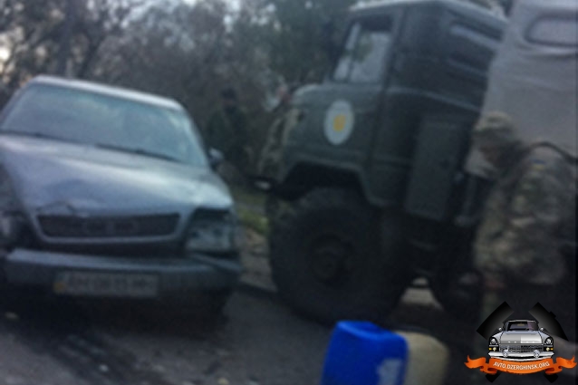 В Константиновке военные на ГАЗ-66 врезались в Ауди и избили водителя