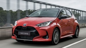 Популярные гибридные авто 2021 года: Toyota RAV4 Hybrid и Toyota Camry Hybrid