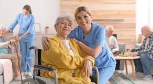 Уход за пожилыми людьми с медицинским сопровождением