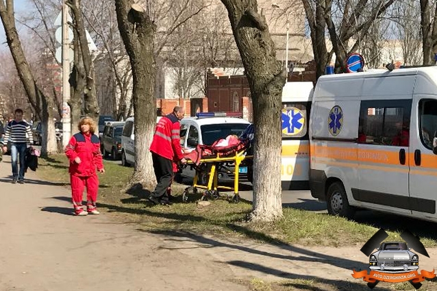 В Константиновке под колеса такси попал ребенок