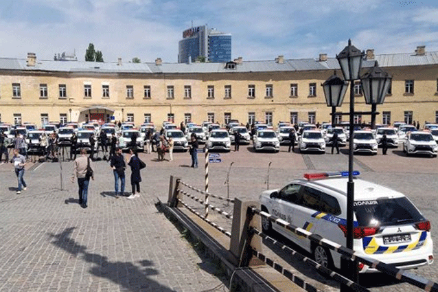 Mitsubishi передала украинским полицейским 635 новеньких автомобилей