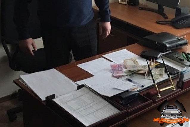 В Краматорске на взятке попался чиновник Службы автодорог