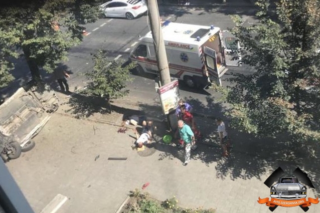 В Сумах авто полиции влетело в толпу пешеходов
