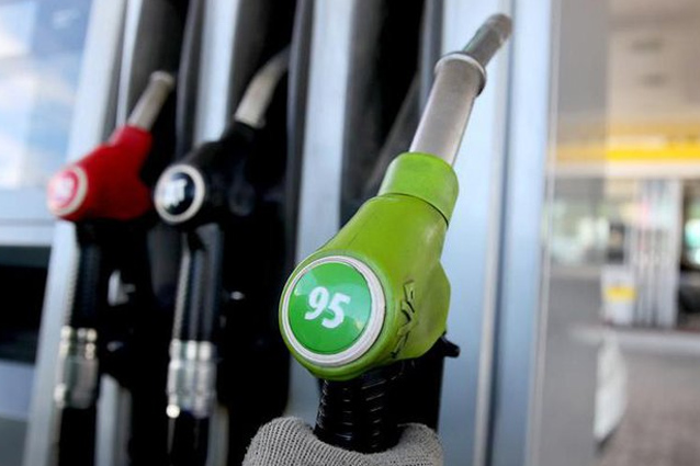 Зеленский требует снижения цен на топливо: какие прогнозы