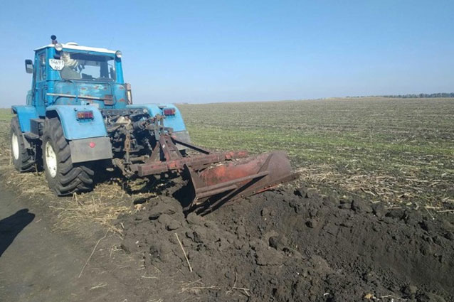 В Покровском районе во время сельхозработ подорвался трактор