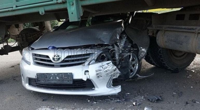Toyota столкнулась с КамАЗом на Донетчине: пострадали дети