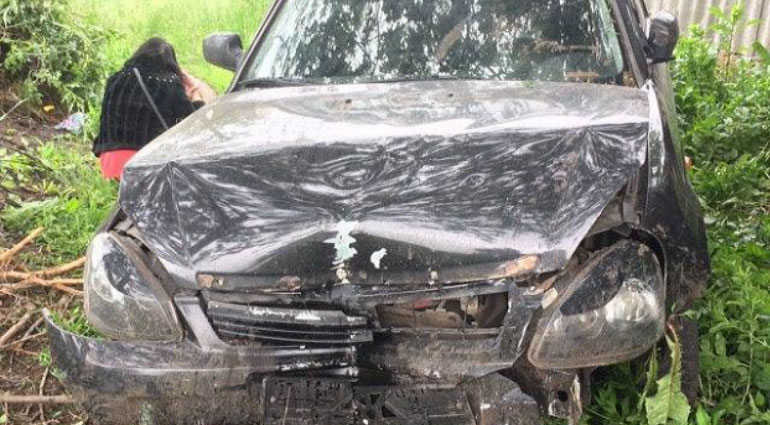 В Славянске водитель с признаками опьянения врезался в забор