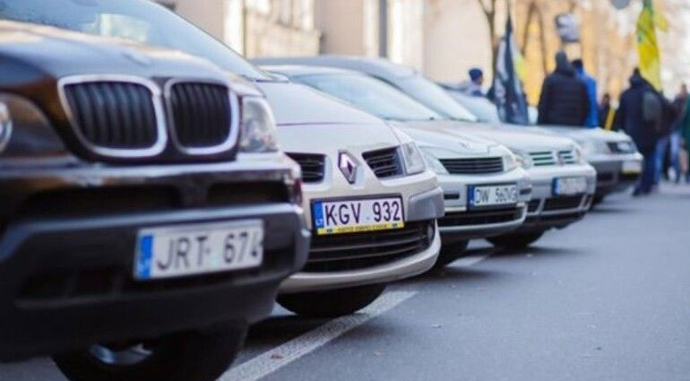 За 1,5 месяца со дня введения в действие законов Украины №1402-ІХ и №1403-ІХ оформлено более 17 тыс. авто на 