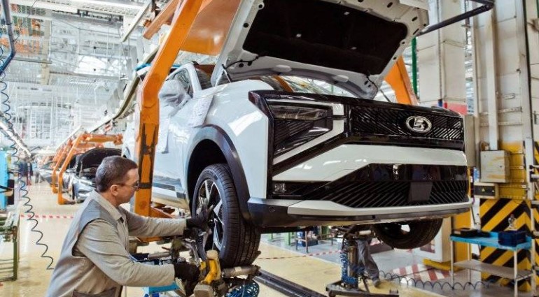 АвтоВАЗ начал серийный выпуск кроссовера Lada Azimut