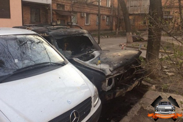 В Харькове сожгли автомобиль волонтеров для армии
