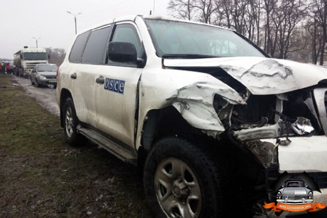 Наблюдатели ОБСЕ попали в аварию в Донецкой области