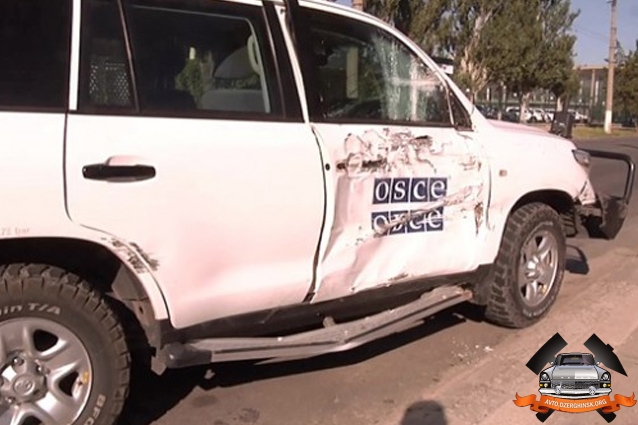 Автомобиль ОБСЕ столкнулся с троллейбусом в Луганске