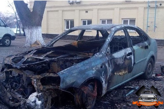 В Киеве сожгли автомобиль директора КП 