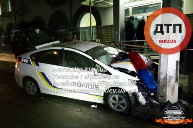 В Киеве грабители таранили полицейский Prius