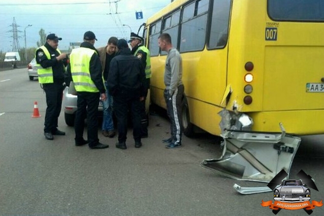 Пьяные сотрудники полиции устроили ДТП на проспекте Ватутина в Киеве