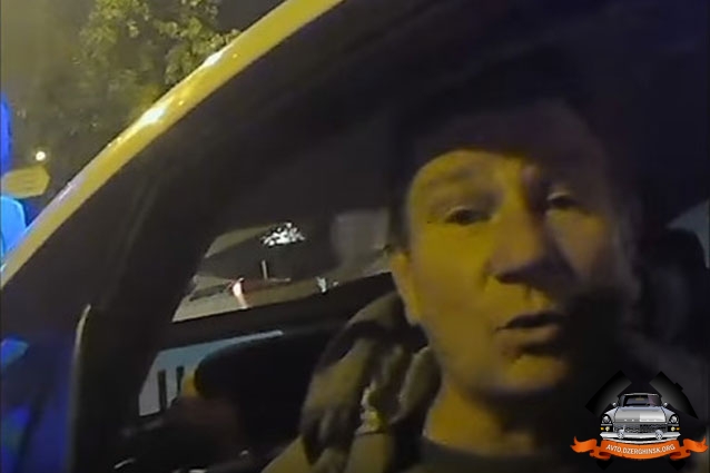 Активисты поймали пьяного полицейского за рулем