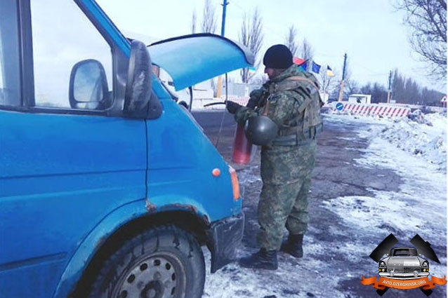 В Константиновке полицейский спас от огня водителя и его машину