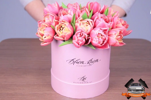 Цветы в коробке помогут вам осуществить оригинальный подарок